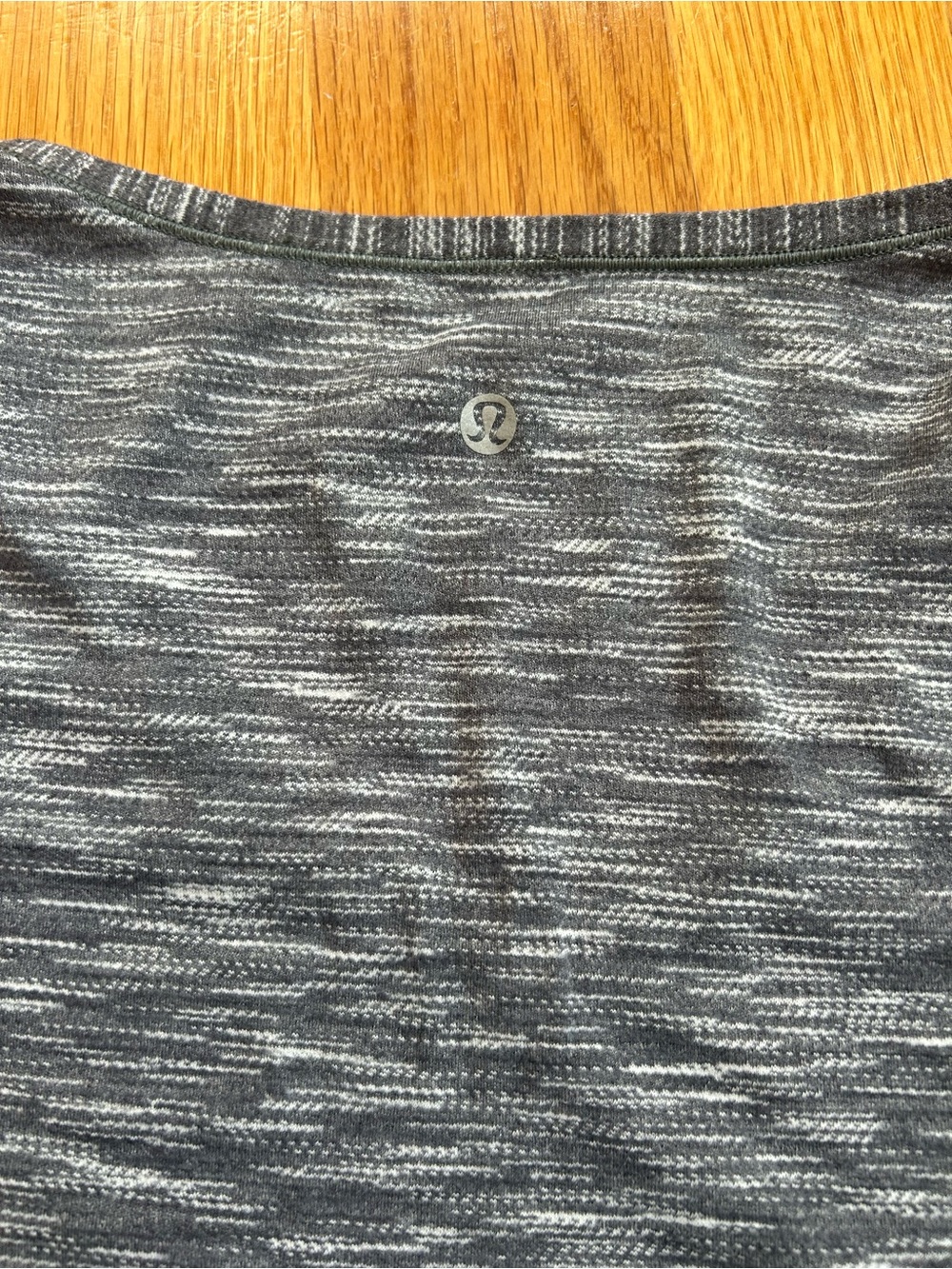 Iululemon women’s shirt